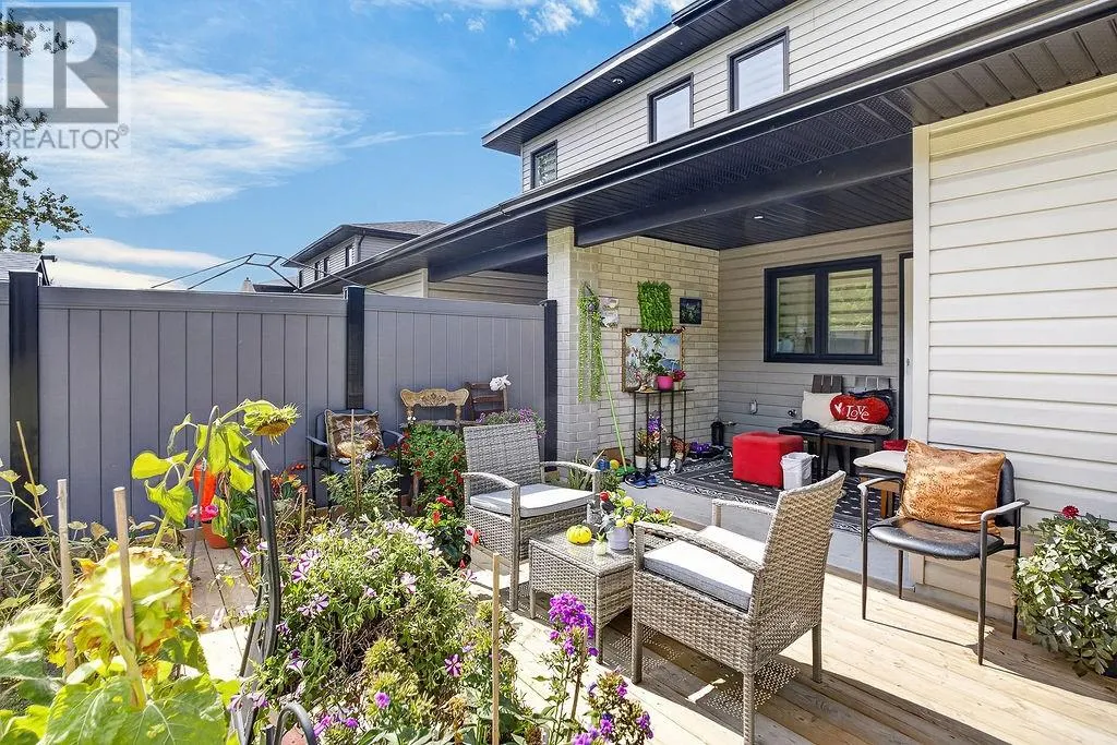 112 Hollybrook Crescent
