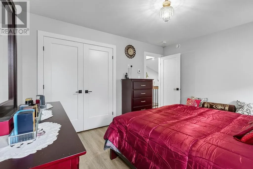 112 Hollybrook Crescent