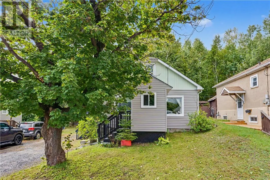 87 Simcoe Street