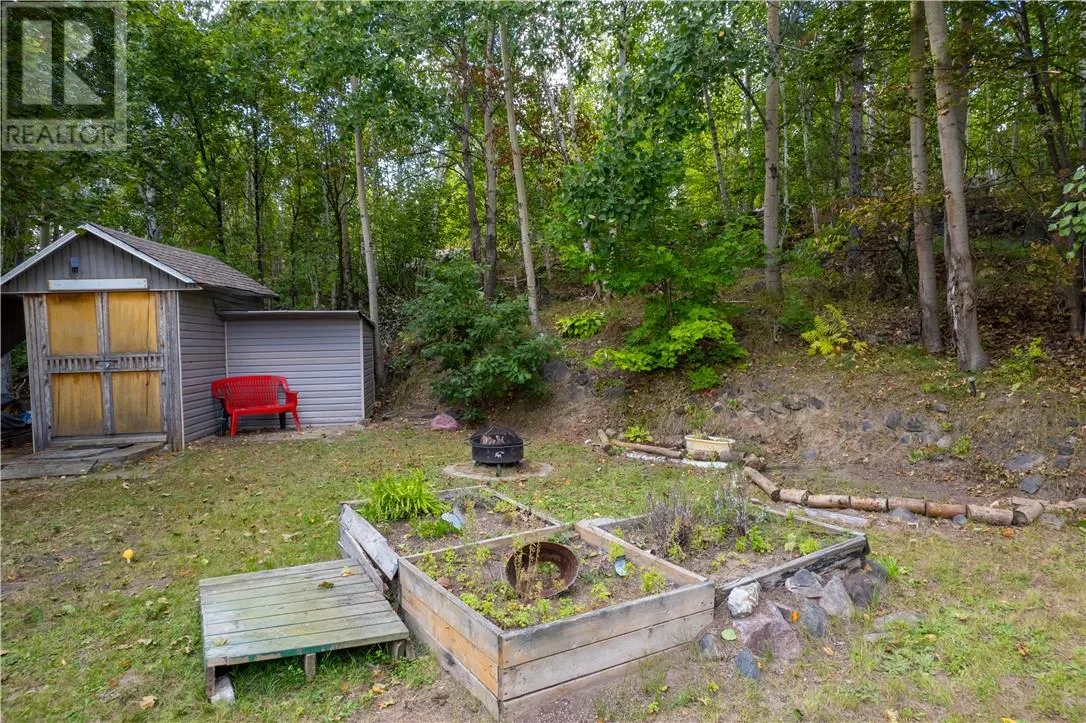 87 Simcoe Street