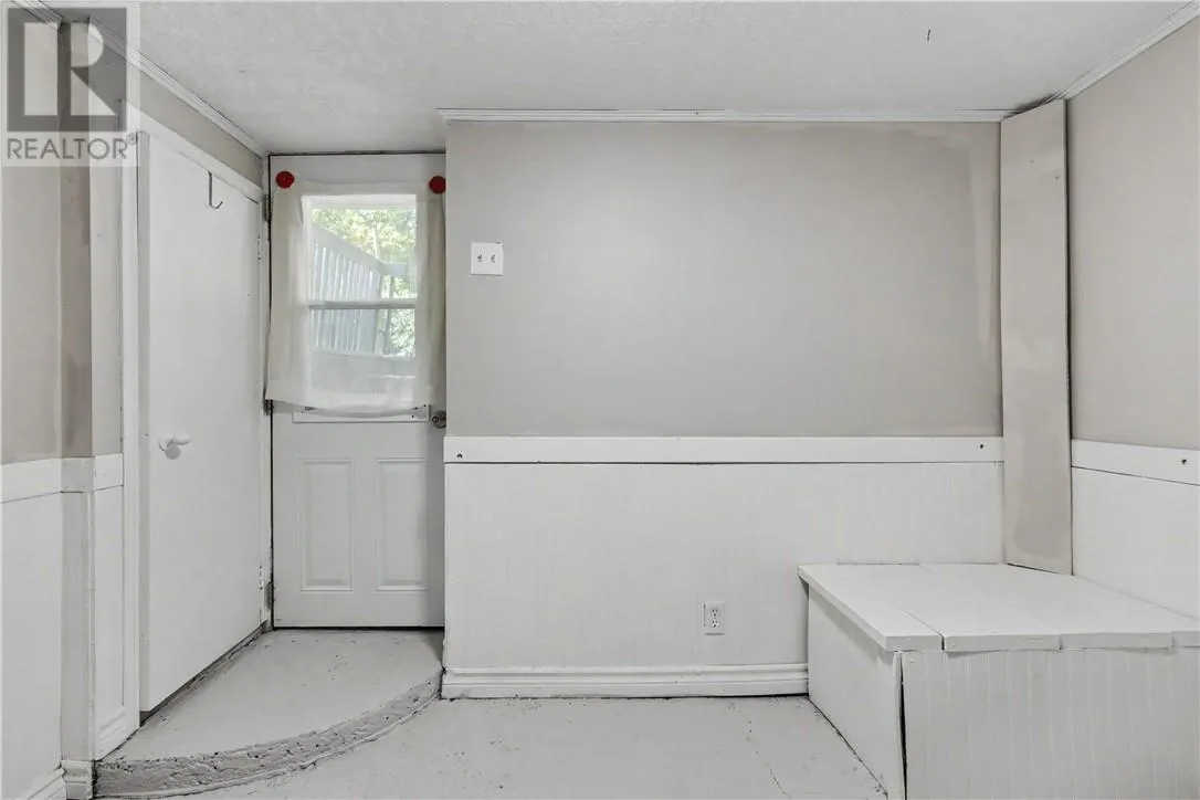 87 Simcoe Street