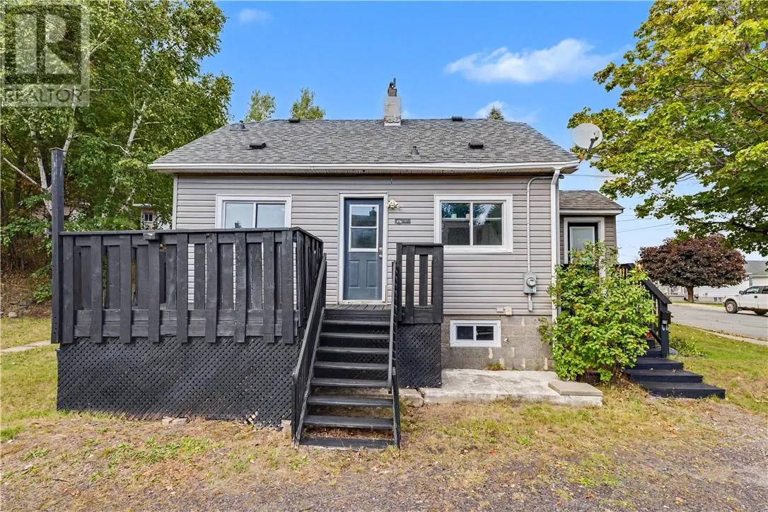 87 Simcoe Street