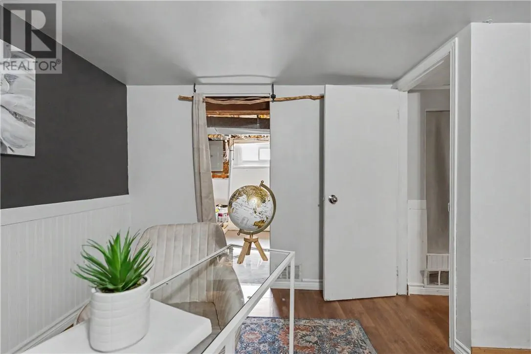 87 Simcoe Street