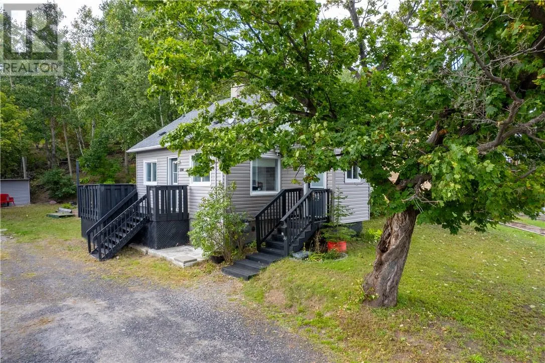 87 Simcoe Street