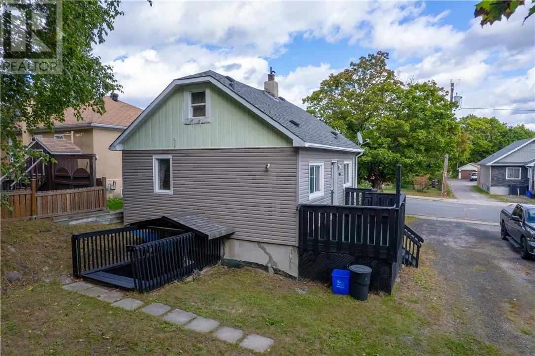 87 Simcoe Street