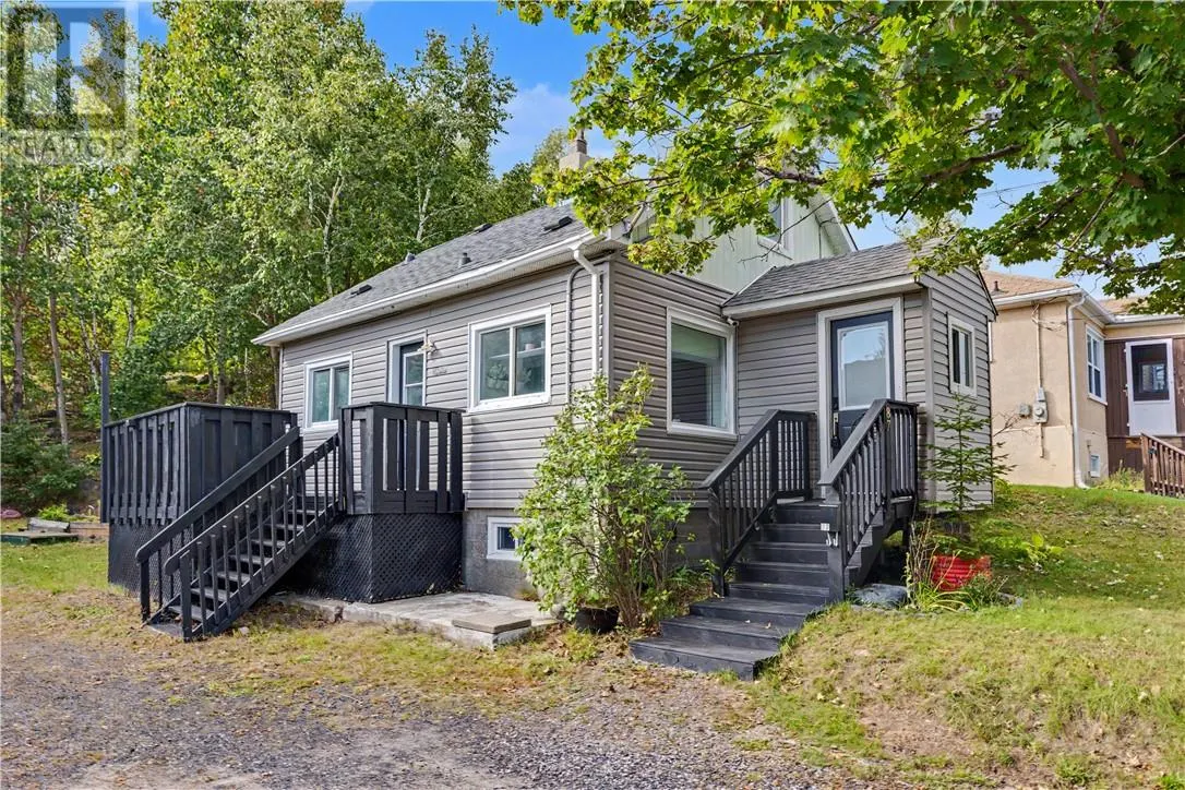 87 Simcoe Street