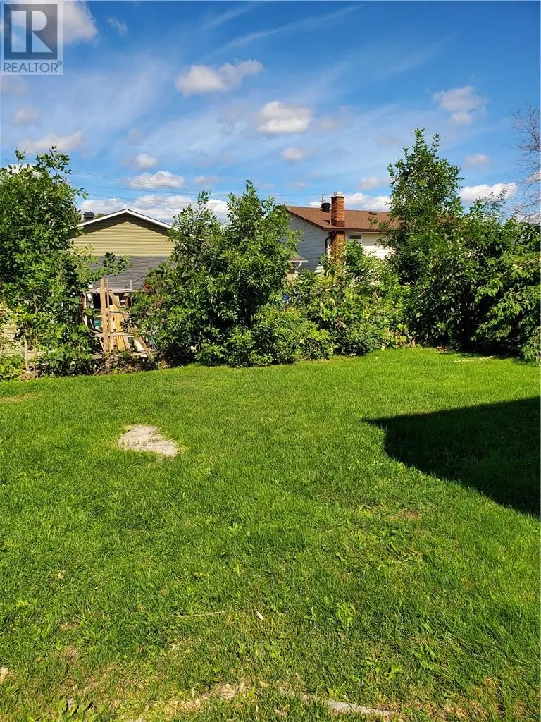 880 Woodbine Avenue