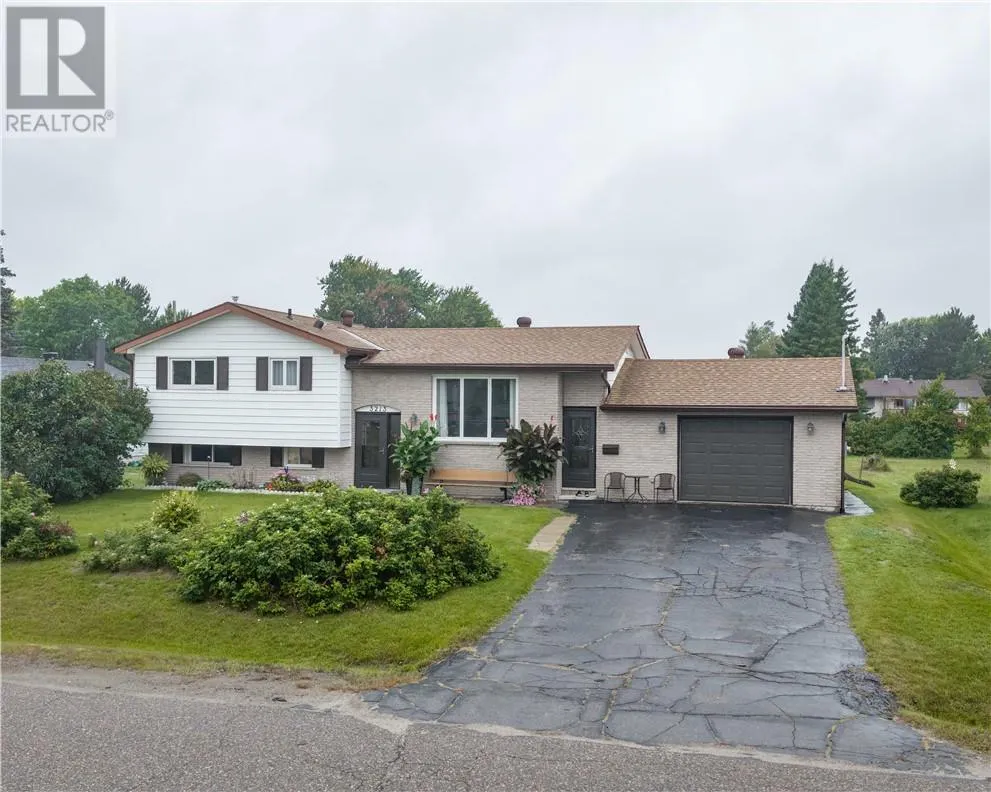 3213 Parkdale Crescent