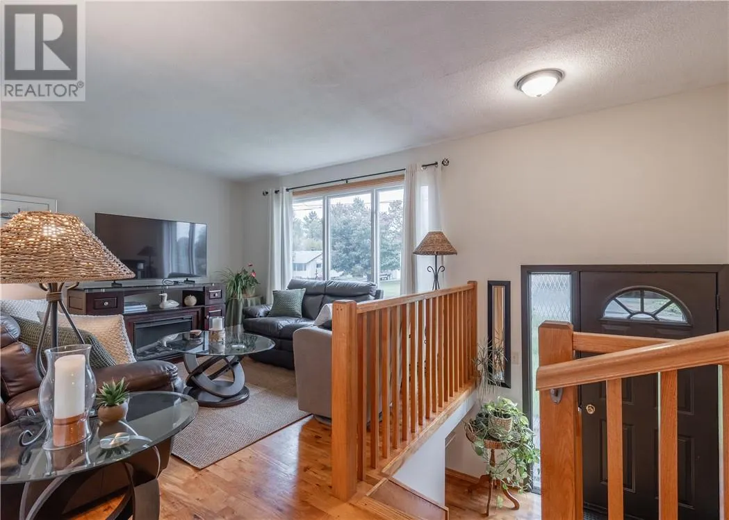 3213 Parkdale Crescent