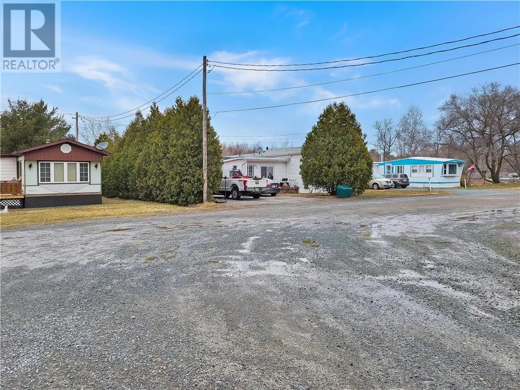 1035 Hwy 17 E