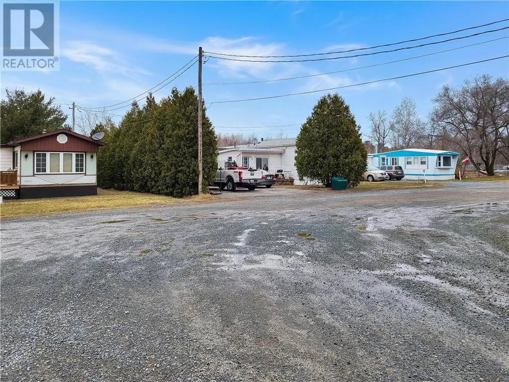 1035 Hwy 17 E