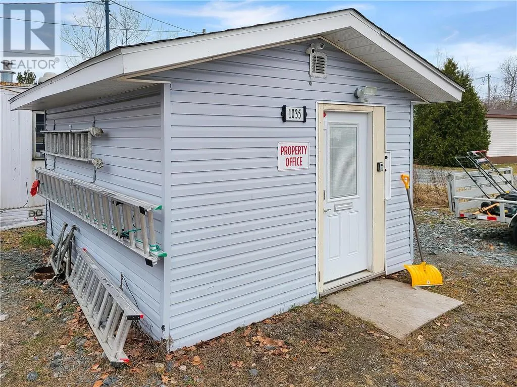 1035 Hwy 17 E