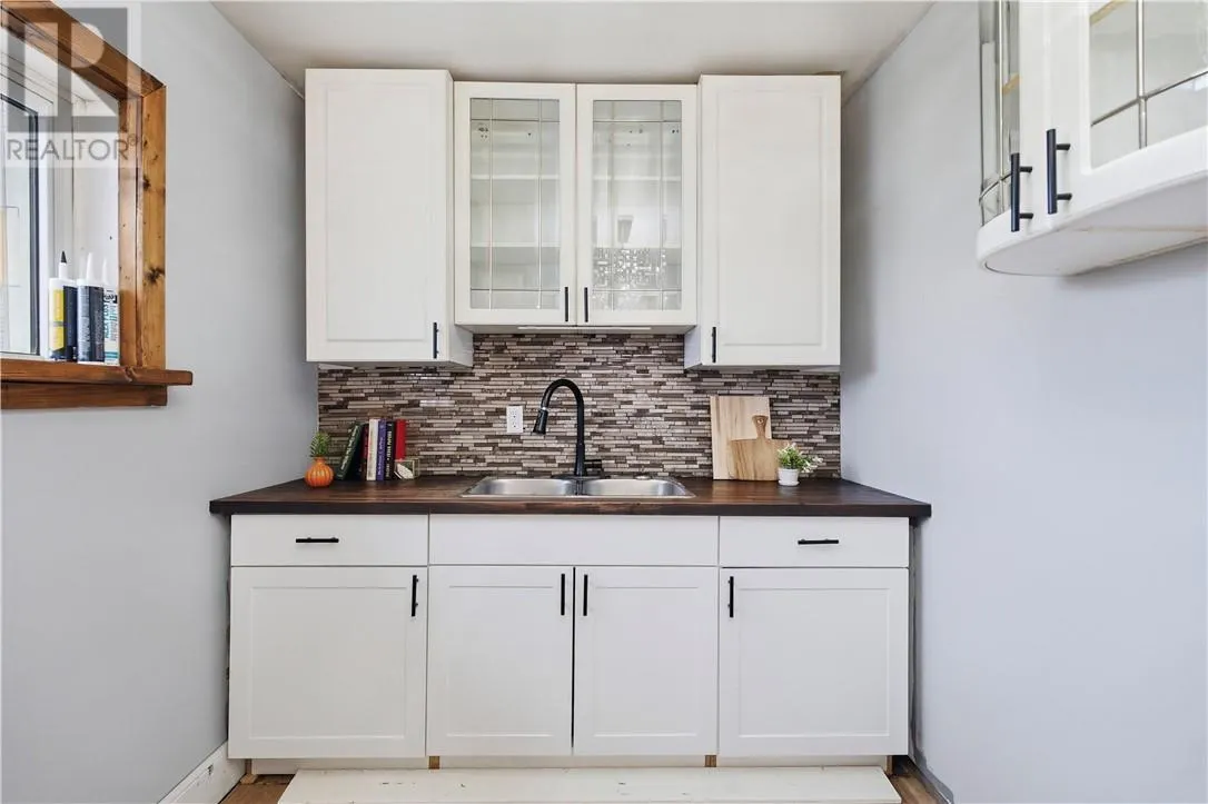 3308 Falconbridge Highway