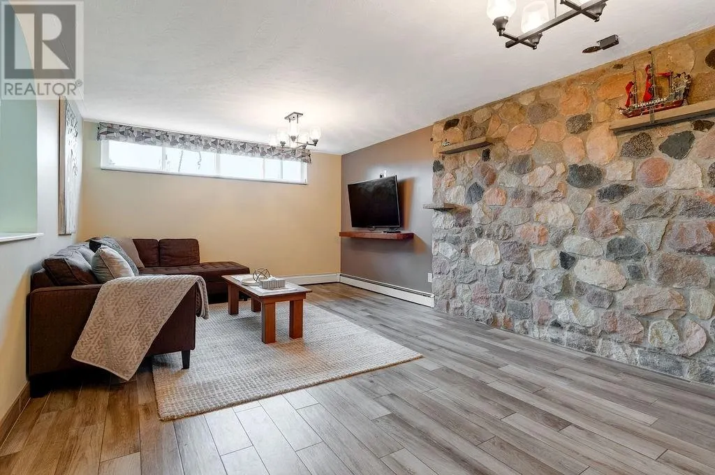 3166 Algonquin Road