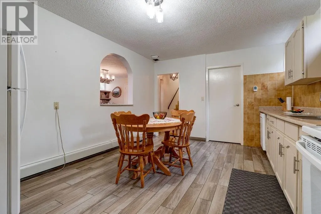 3166 Algonquin Road