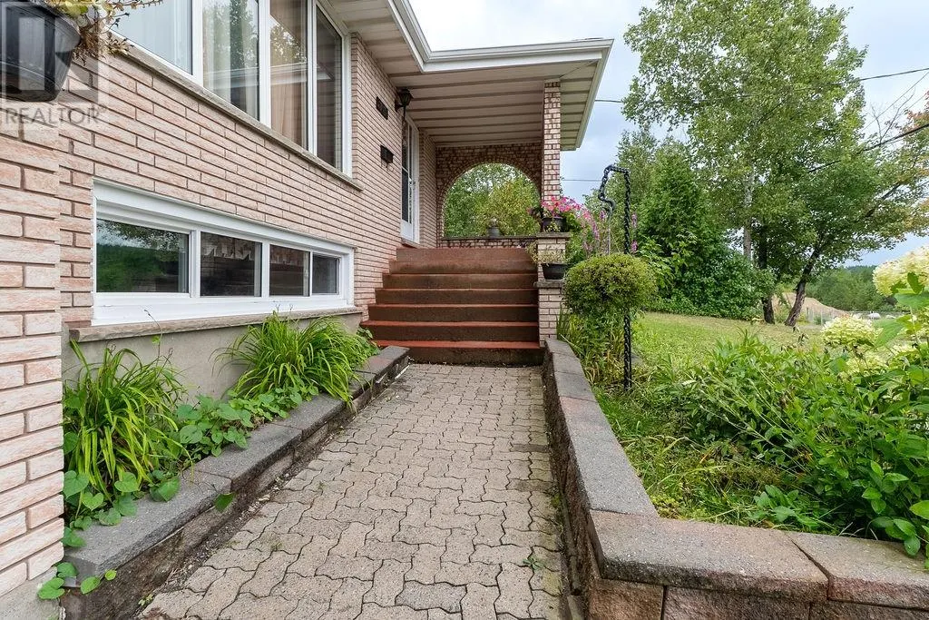 3166 Algonquin Road