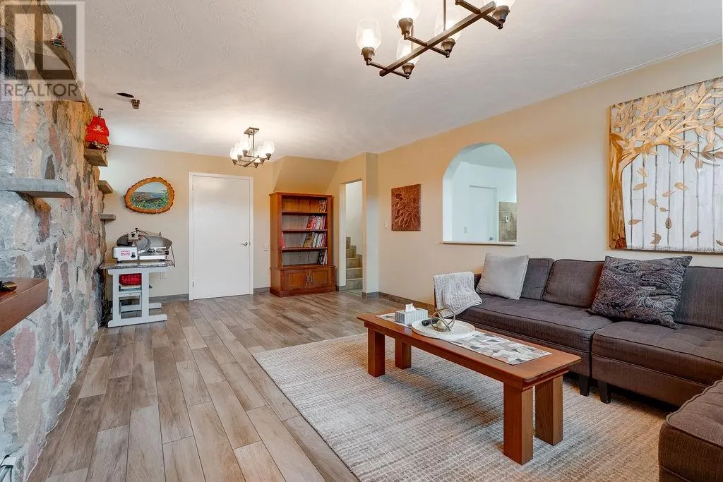 3166 Algonquin Road