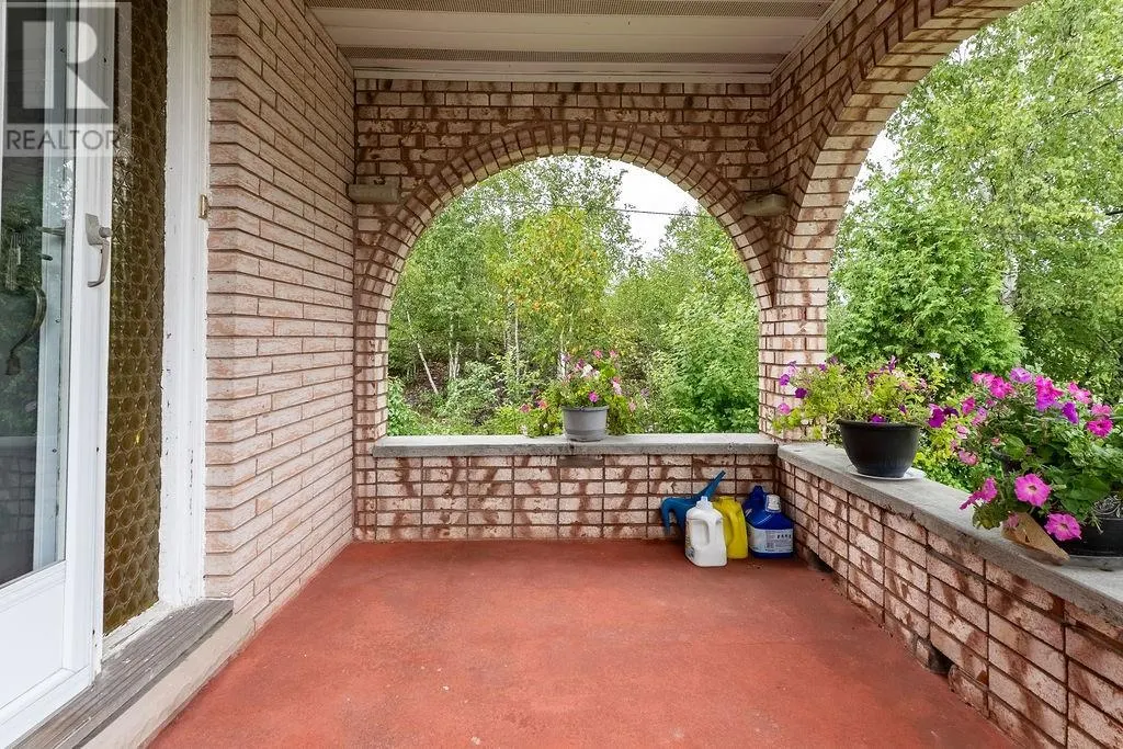 3166 Algonquin Road