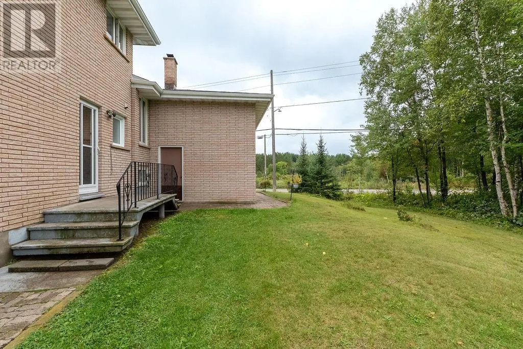 3166 Algonquin Road