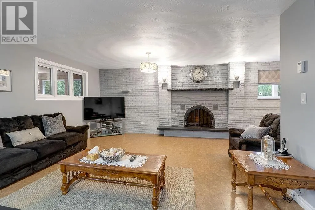 3166 Algonquin Road