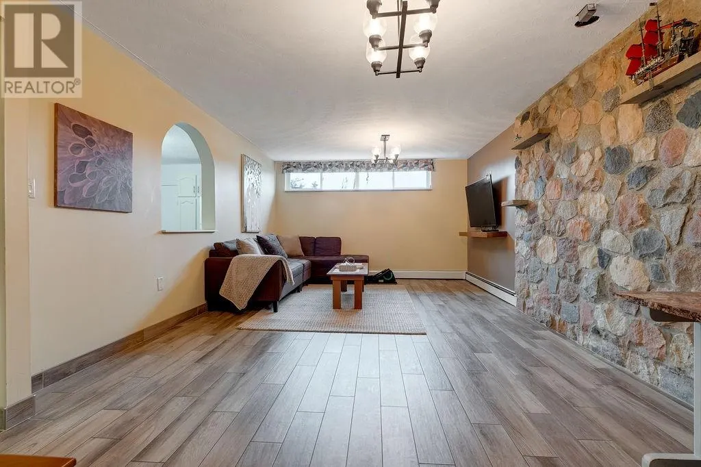 3166 Algonquin Road
