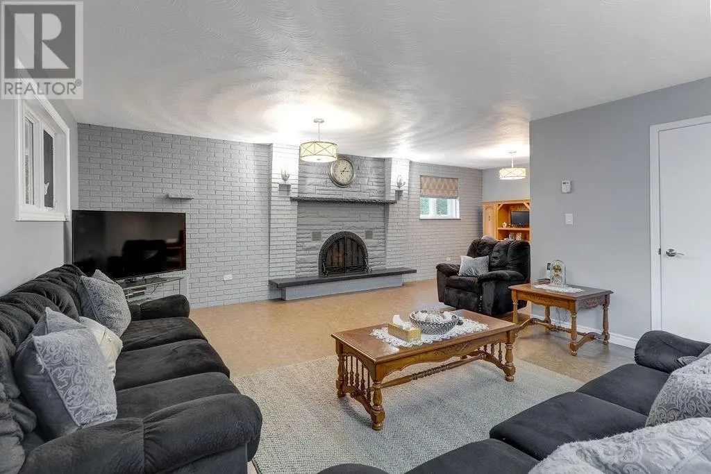 3166 Algonquin Road