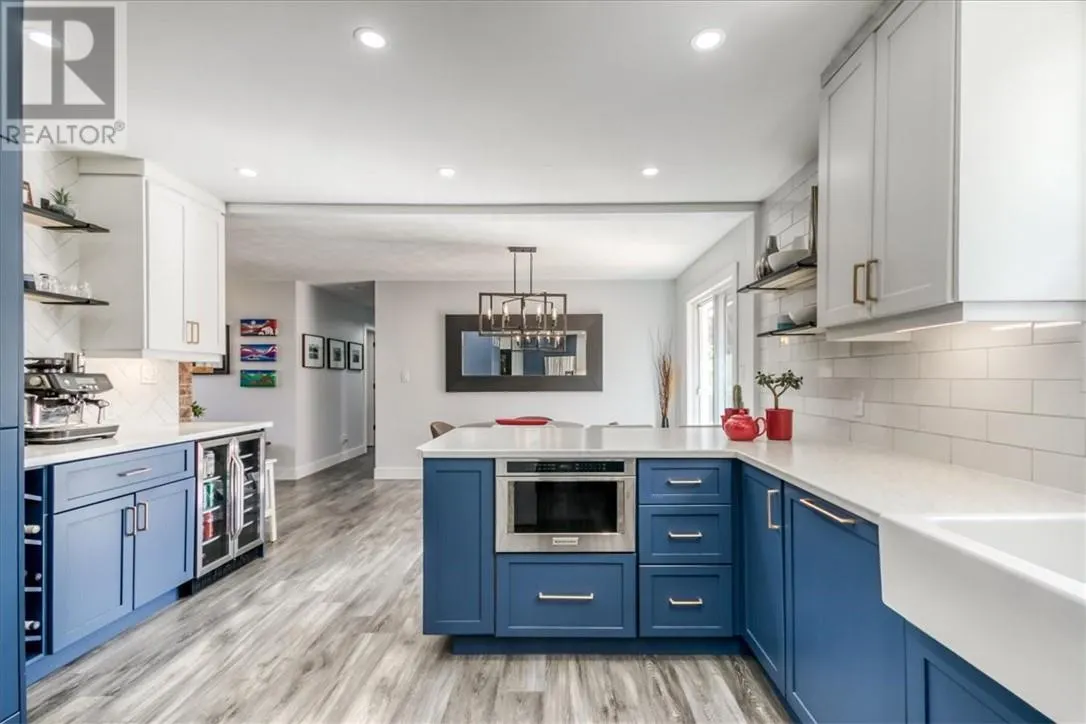 79 Meredith Street W
