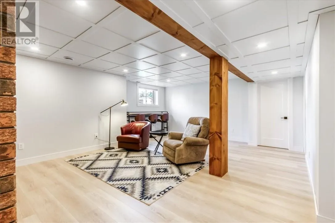 79 Meredith Street W