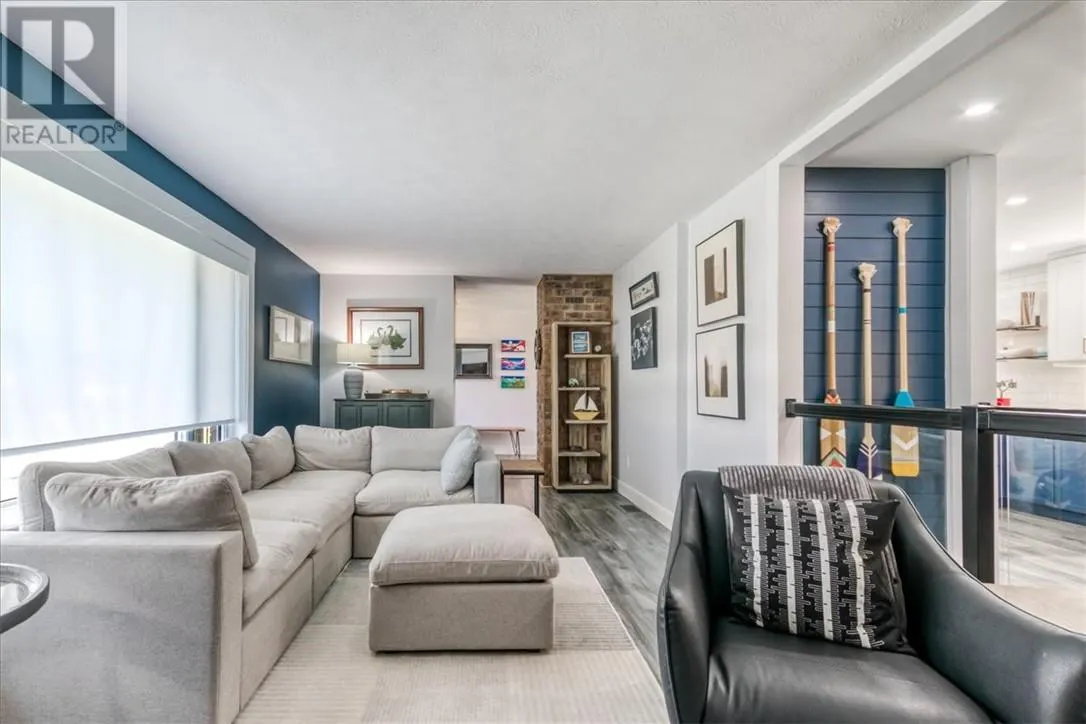 79 Meredith Street W