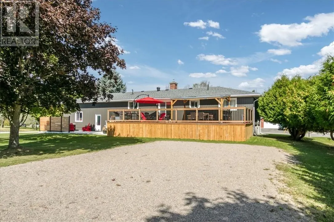 79 Meredith Street W