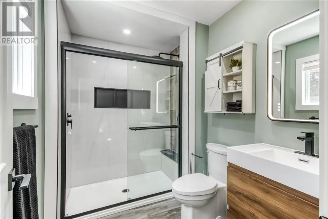 79 Meredith Street W