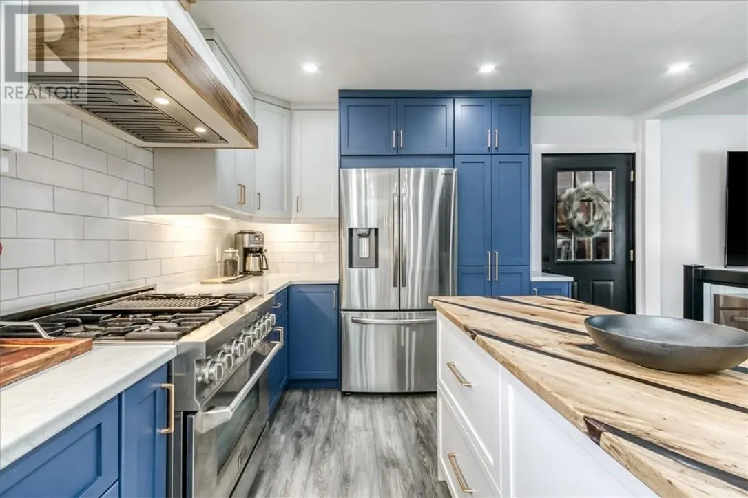 79 Meredith Street W