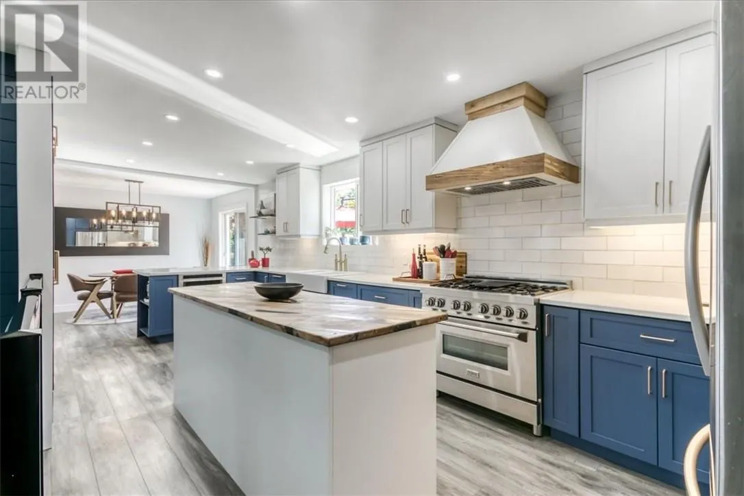 79 Meredith Street W