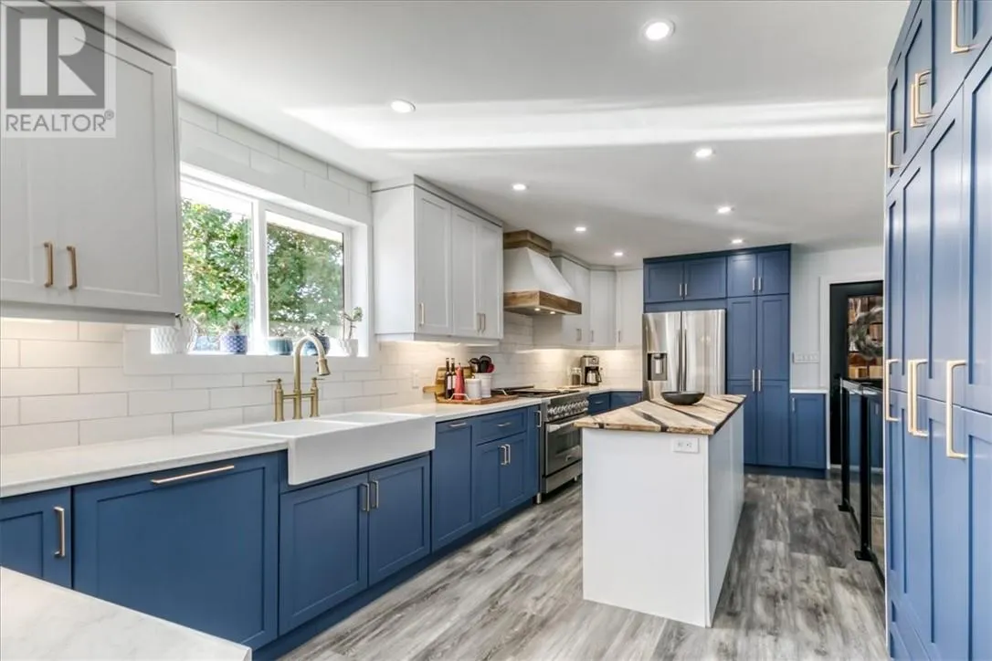 79 Meredith Street W