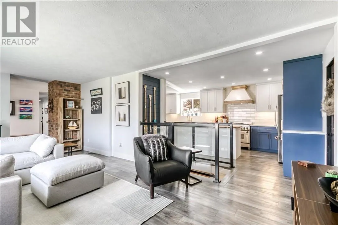 79 Meredith Street W