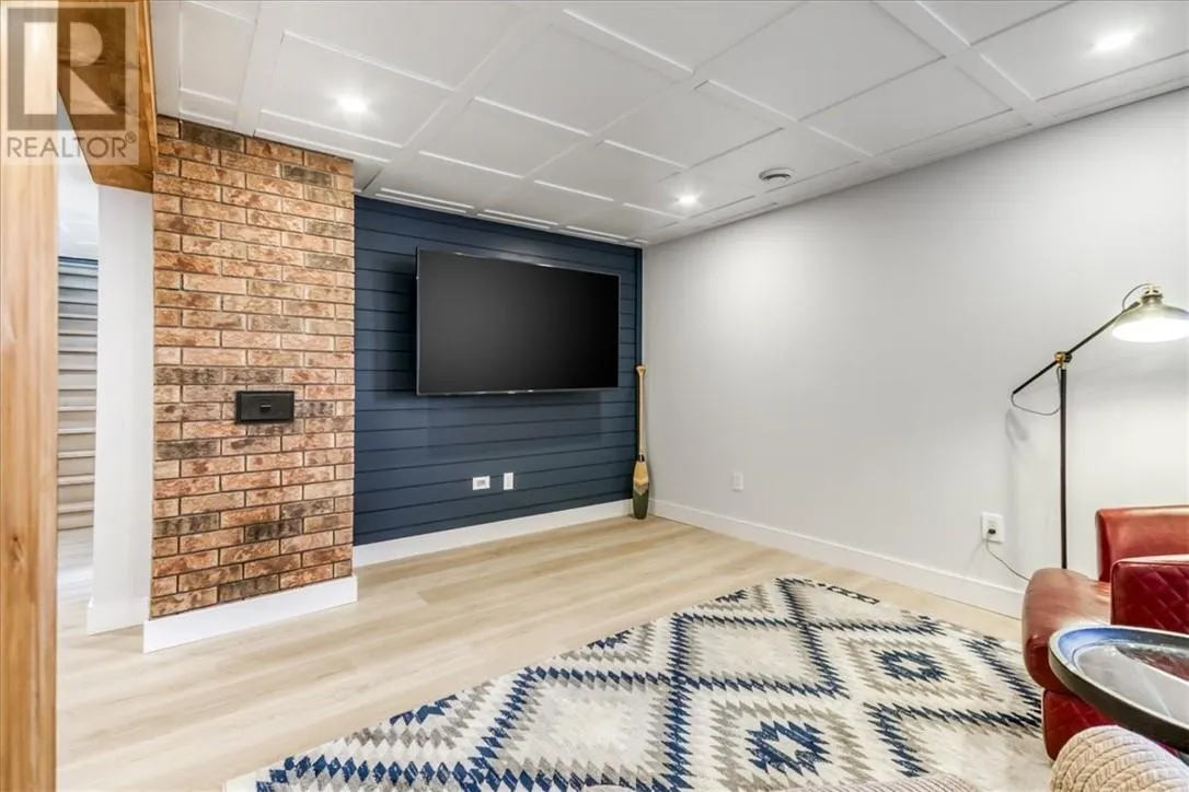 79 Meredith Street W