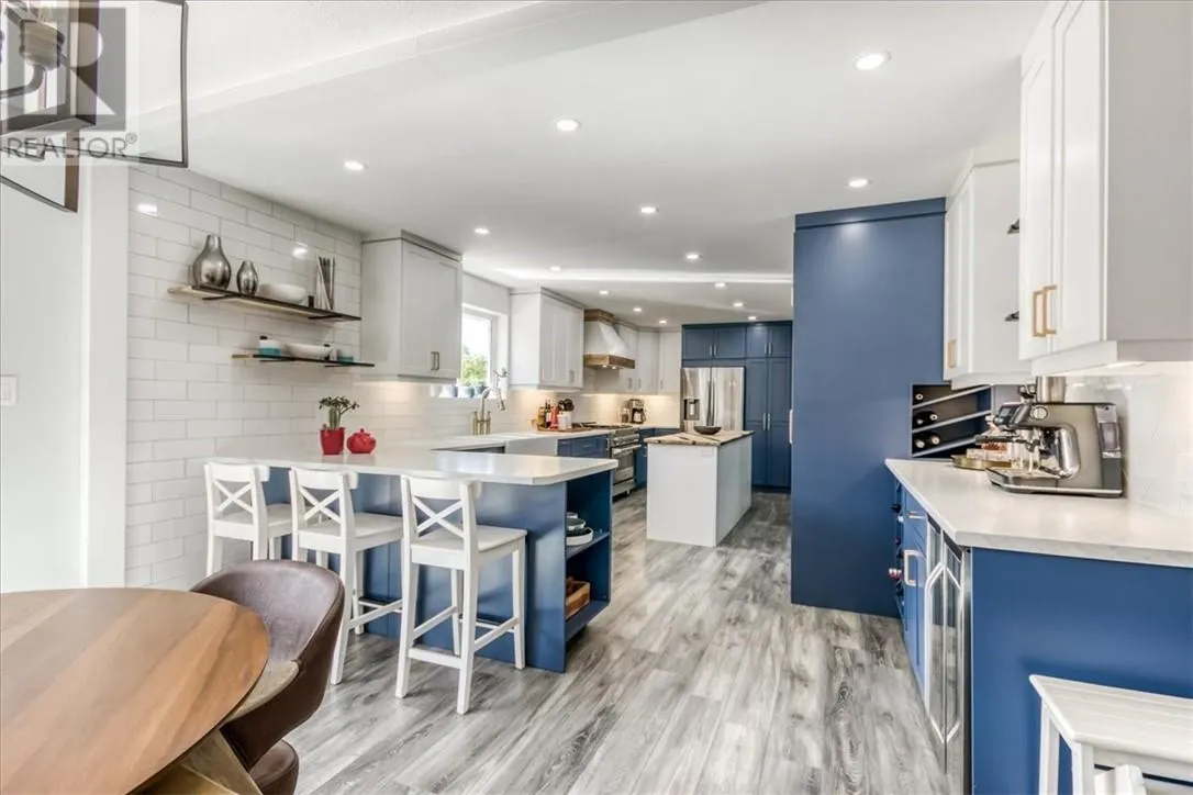 79 Meredith Street W