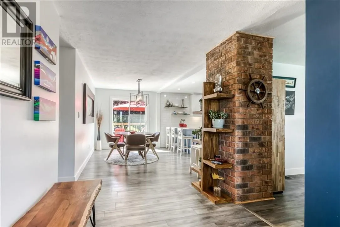 79 Meredith Street W