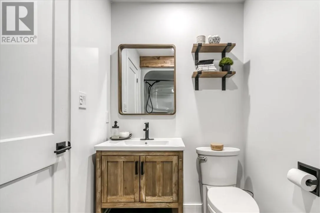 79 Meredith Street W