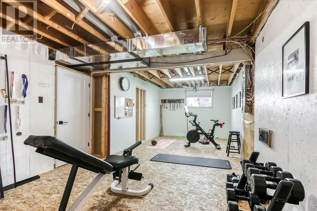79 Meredith Street W