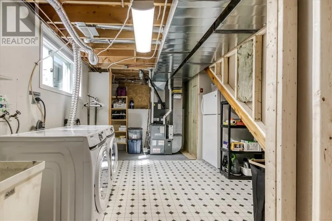 79 Meredith Street W
