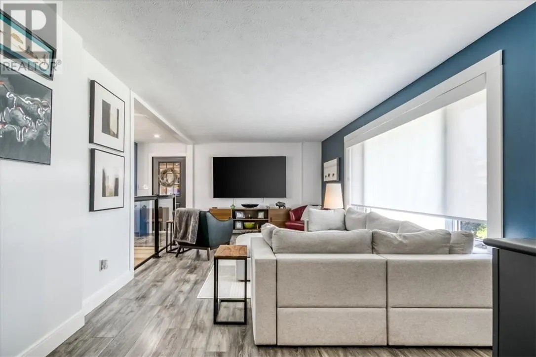 79 Meredith Street W