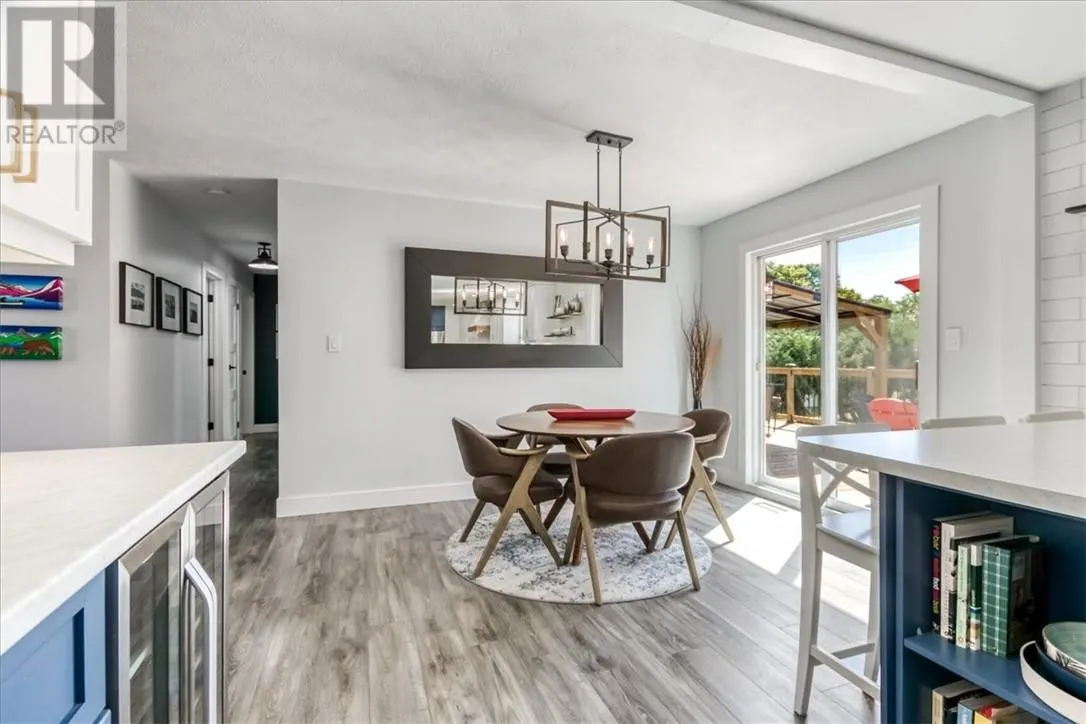 79 Meredith Street W