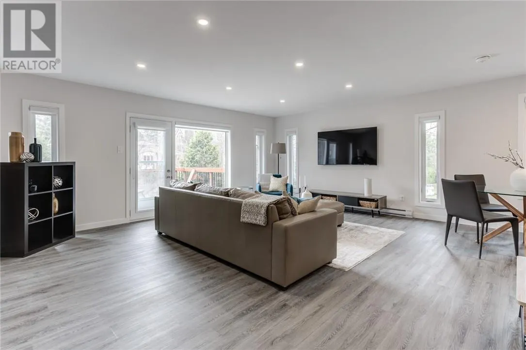 1246 Southview Drive Unit# Upper