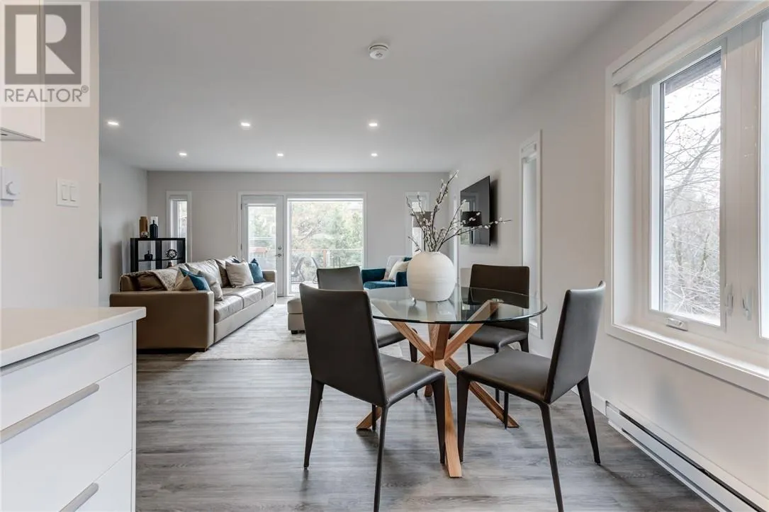 1246 Southview Drive Unit# Upper