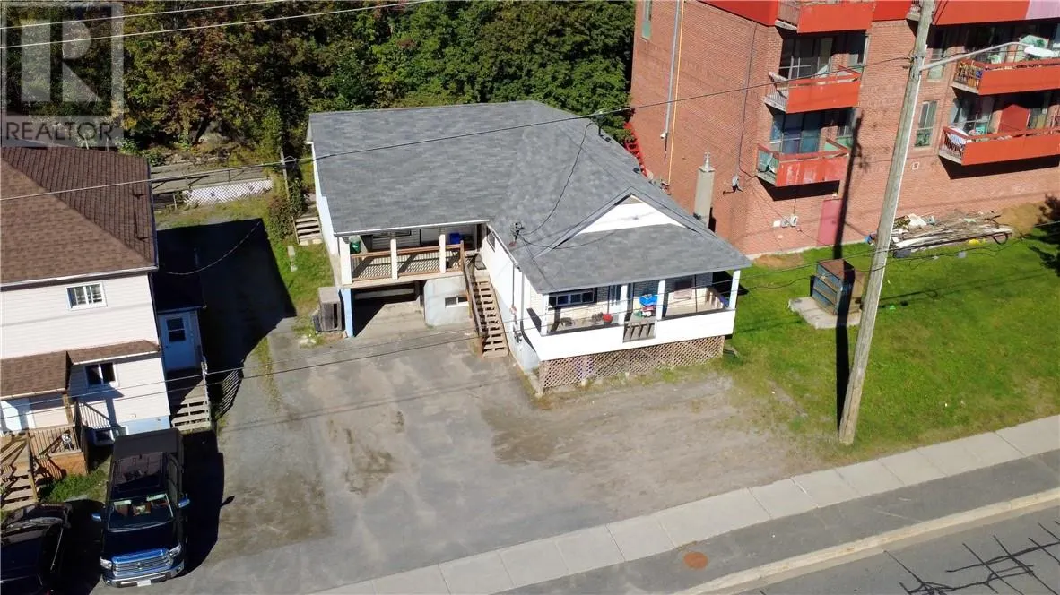 1261 Notre-Dame Avenue