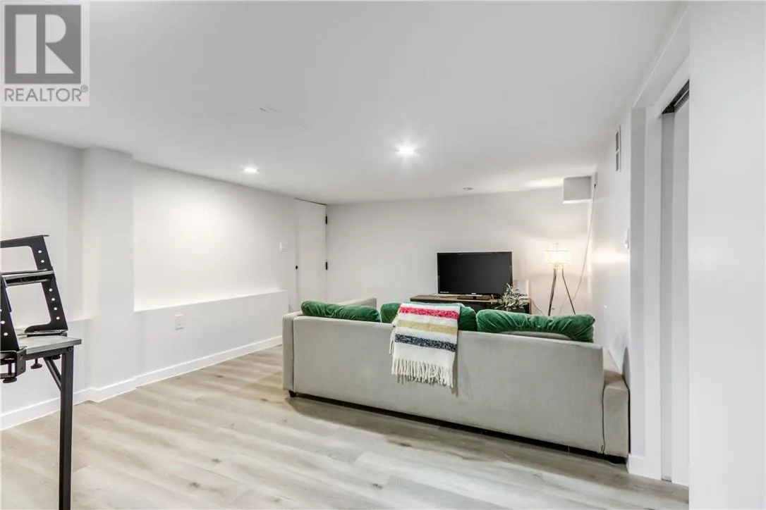 463 Albinson Street