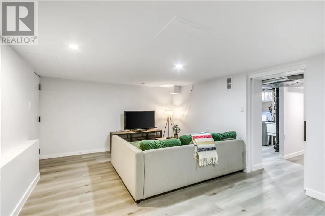 463 Albinson Street