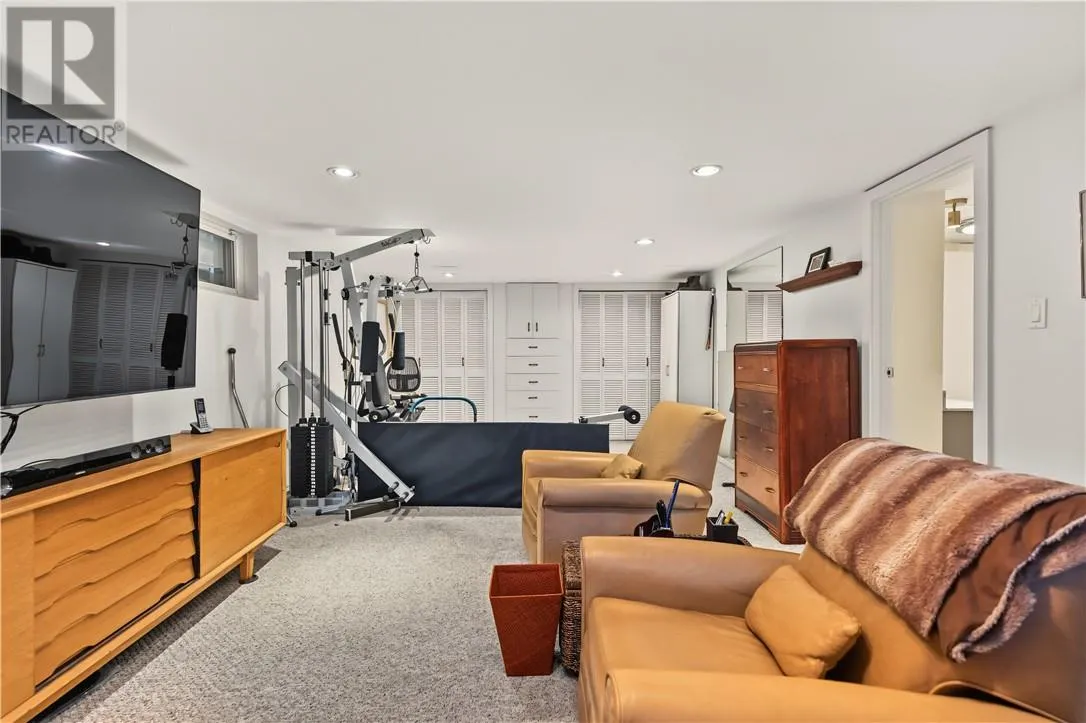 1243 Hawthorne Drive