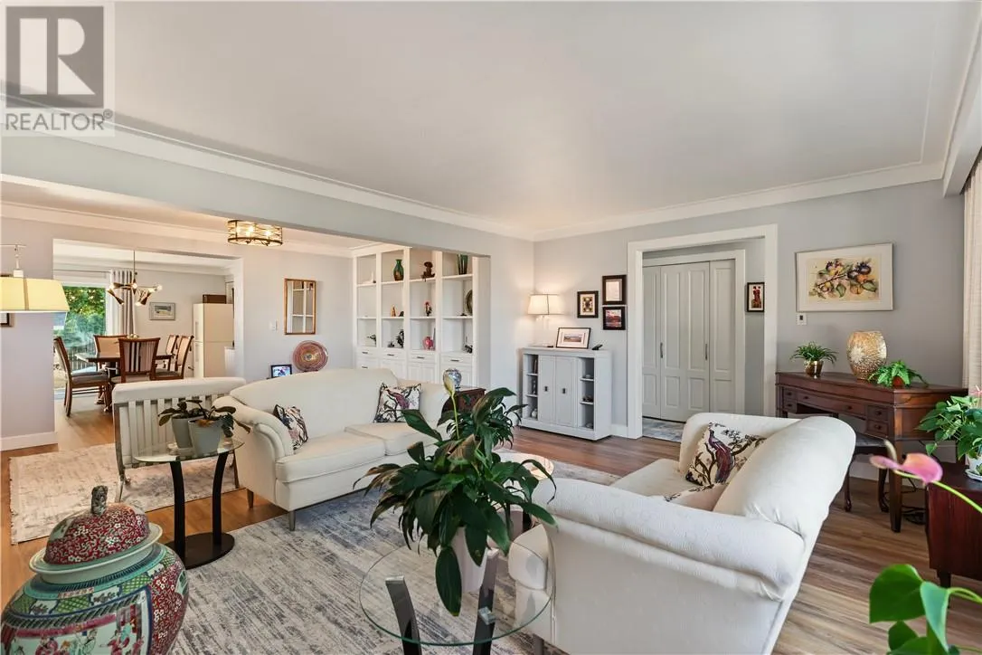 1243 Hawthorne Drive